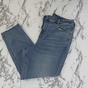 NWOT American Eagle Size 16 Mom Jeans